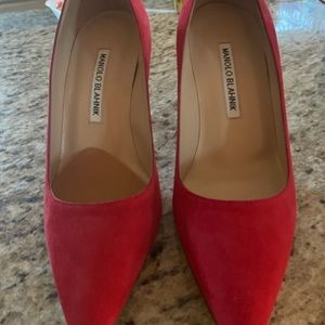 Manolo Blahnik classic red pumps.
